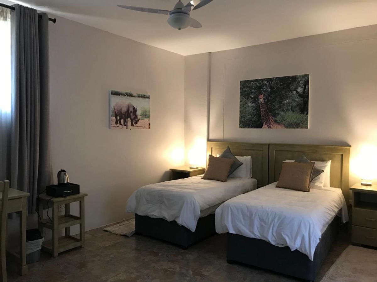 Simunye Livivane Guest House מראה חיצוני תמונה